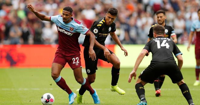 佳夫：作为后卫单场比赛进俩球不常见；沃尔特马德是顶级前锋（佳夫：后卫单场梅开二度实属罕见，沃尔特马德堪称顶级前锋）