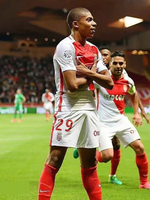 萨内蒂谈何塞普车祸事件：意外总是难免的，我们都会支持他（谈及何塞普车祸，萨内蒂：意外难免，我们会全力支持他）