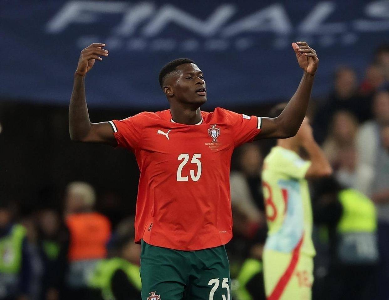 五大联赛年薪排名：哈兰德3170万欧居首，姆巴佩3130万欧第二（五大联赛年薪榜：哈兰德以3170万欧领跑，姆巴佩3130万欧位居次席）