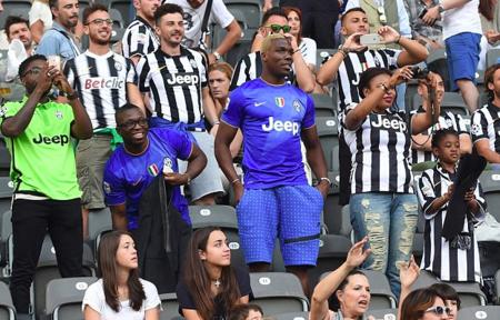 倒钩踢到对手面部被罚下，安东尼：我想赢，这是一个无意动作（倒钩误中对手脸部吃红牌，安东尼：只想赢，并非故意）