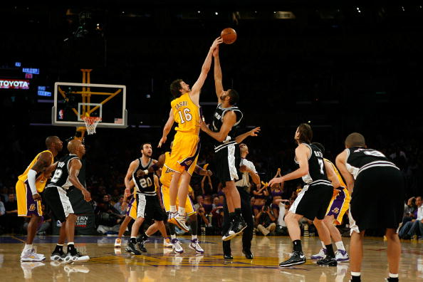 足球传球路线的五大选择技巧（足球传球路线选择的五个实用技巧）