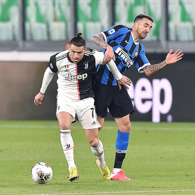 40岁魔笛仍不老！助米兰领跑意甲+连续10轮踢满全场（40岁魔笛不服老：助米兰领跑意甲，已连续10轮全勤）