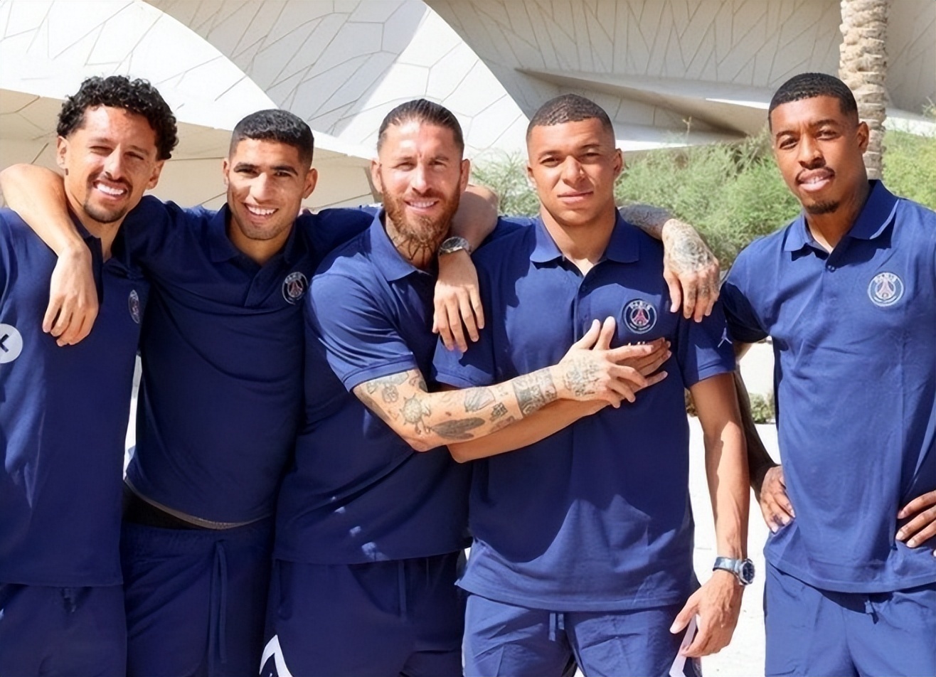 阿根廷队2026年世界杯球衣：经典蓝白条纹+黑色三道杠配饰（2026世界杯阿根廷球衣曝光：经典蓝白条纹配黑色三道杠点缀）