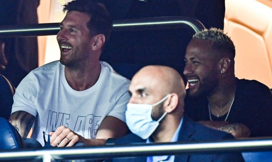 每体：莱万经纪人扎哈维与拉波尔塔以及弗里克在伦敦会面（每体：莱万经纪人扎哈维在伦敦与拉波尔塔、弗里克会晤）